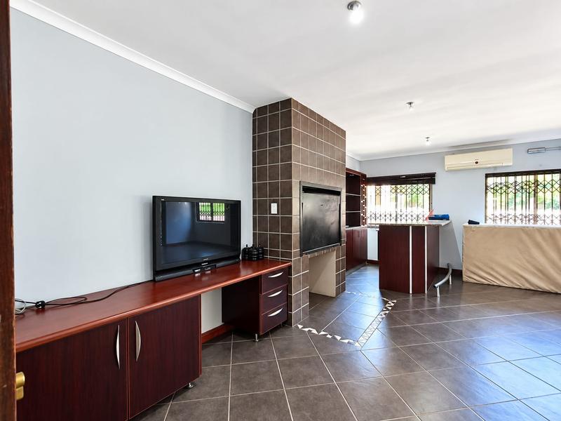 To Let 4 Bedroom Property for Rent in Southernwood Eastern Cape